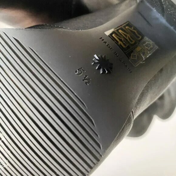 NWOT Stuart Weitzman Curveblock 100 Stretch Leather Booties Size 5 1/2 Spain - Picture 9 of 14